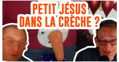 petit jesus dans la creche top pull moches noel 2023 de kubi dormoy